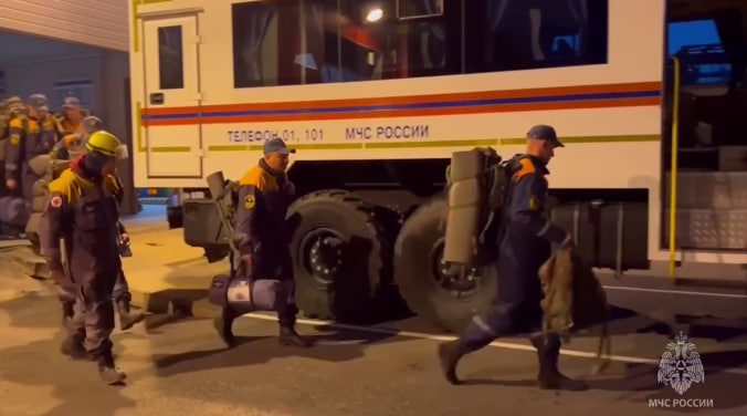 Двухлетнюю девочку нашли живой на краю болота в Архангельской области