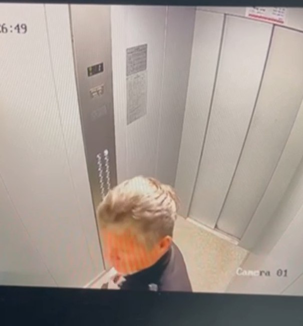 Во Фрунзенском районе пьяный мужчина разрисовал лифт