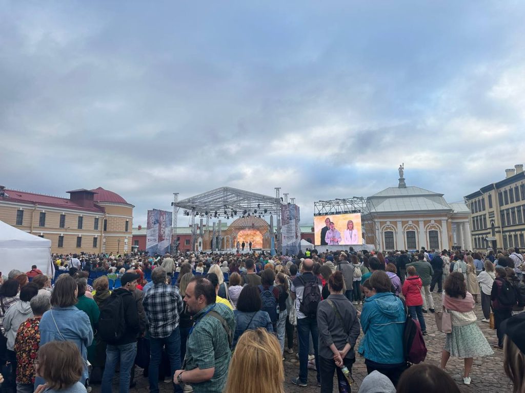 В Петербурге открылся фестиваль &#171;Опера &#8212; всем&#187; на Соборной площади