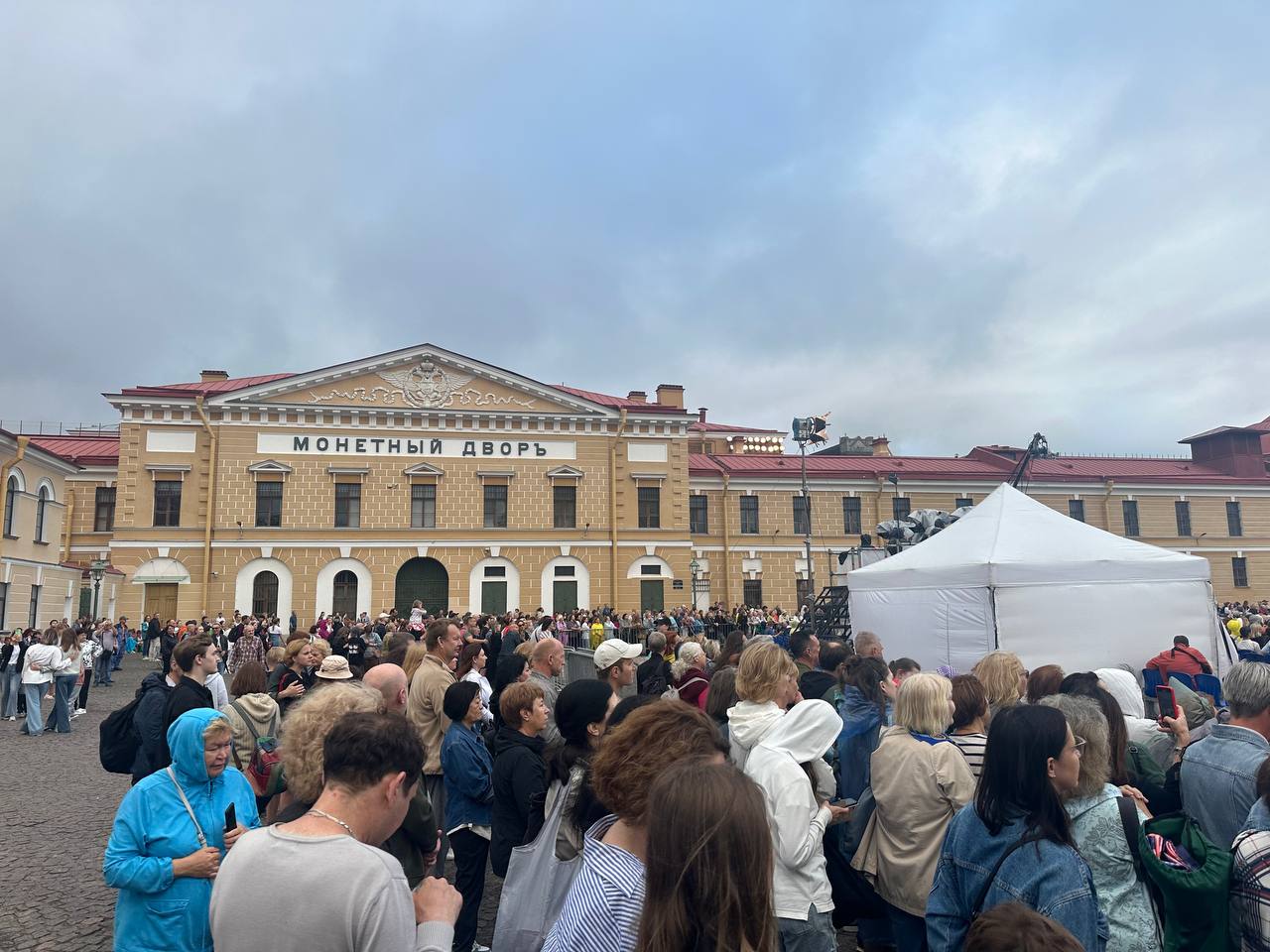 В Петербурге открылся фестиваль "Опера - всем" на Соборной площади