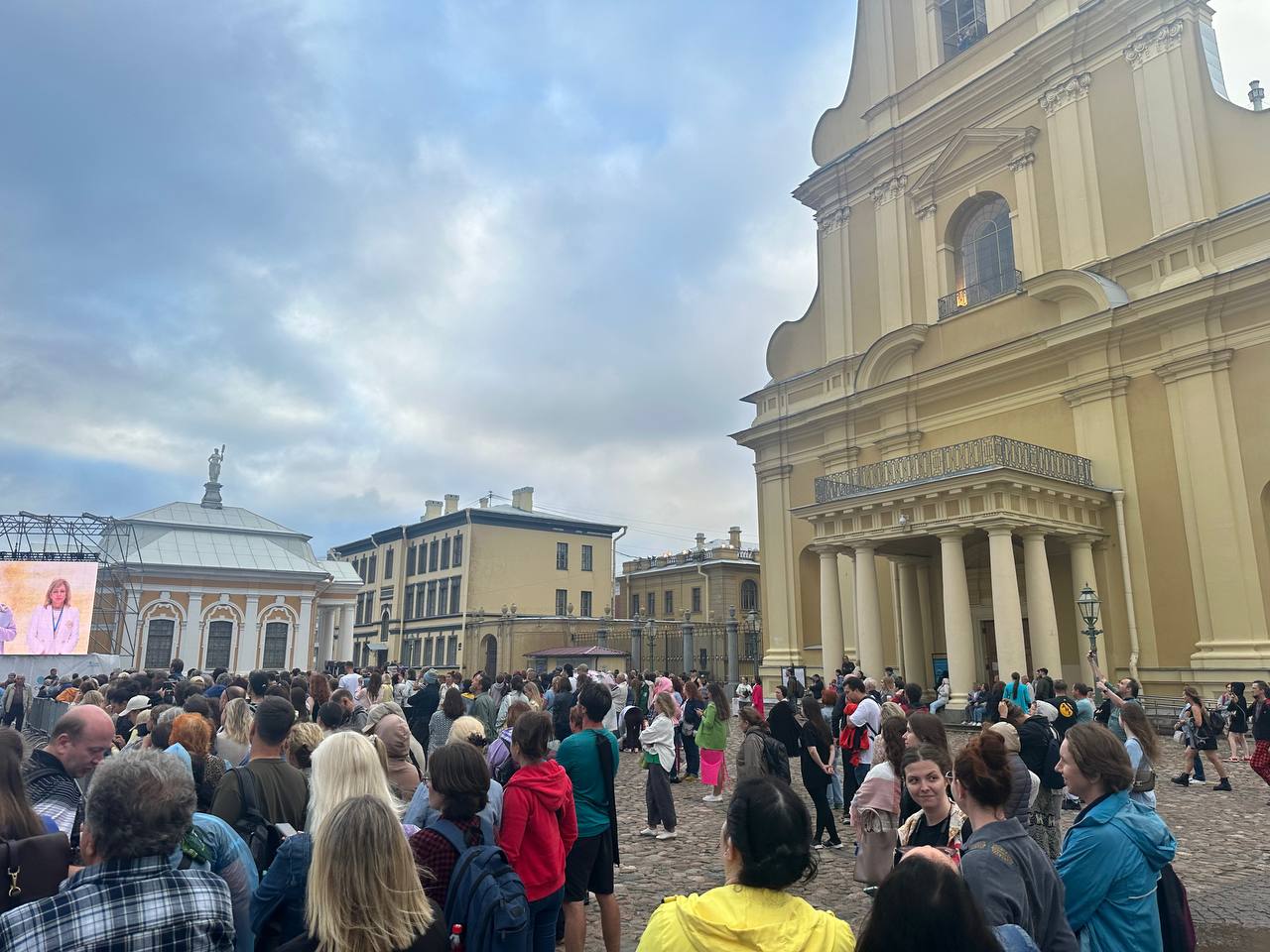 В Петербурге открылся фестиваль "Опера - всем" на Соборной площади