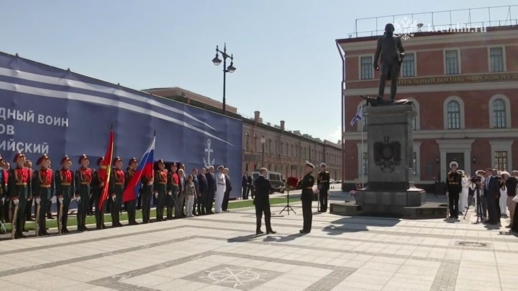 Путин открыл памятник адмиралу Ушакову в Петербурге