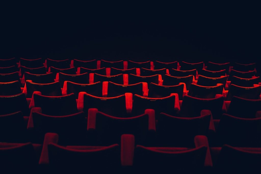 Кинотеатры в Петербурге наказали за показ фильмов без прокатных удостоверений