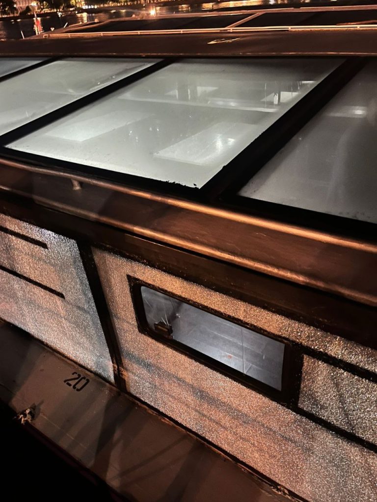 Английскую набережную не поделили три теплохода