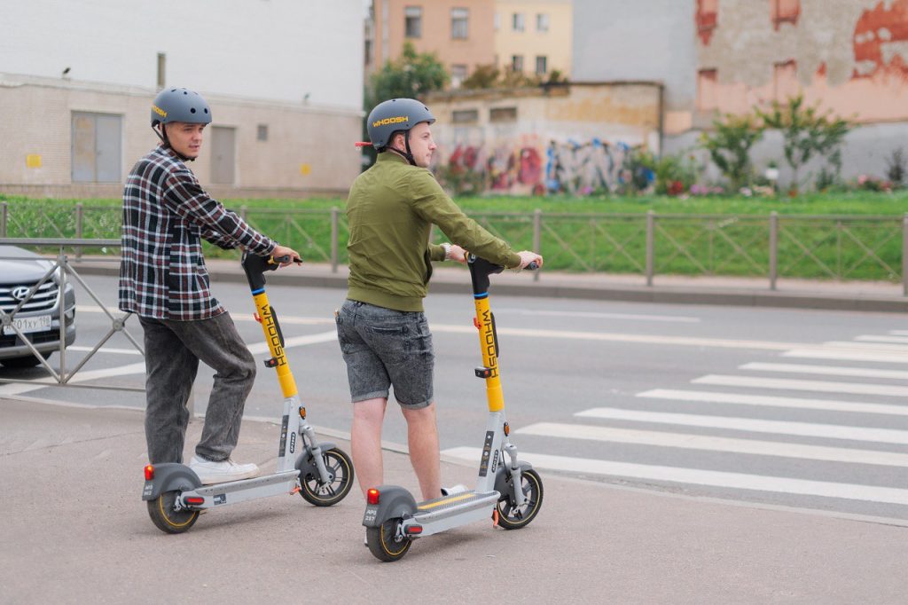 Whoosh в Петербурге ввел новые шлемы для самокатов