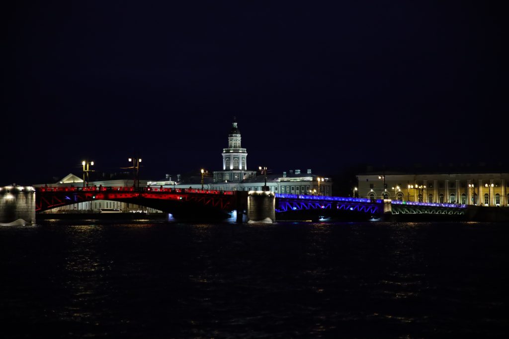 Дворцовый мост разведут 7 и 8 сентября под отрывки «Гимна великому городу» Глиэра