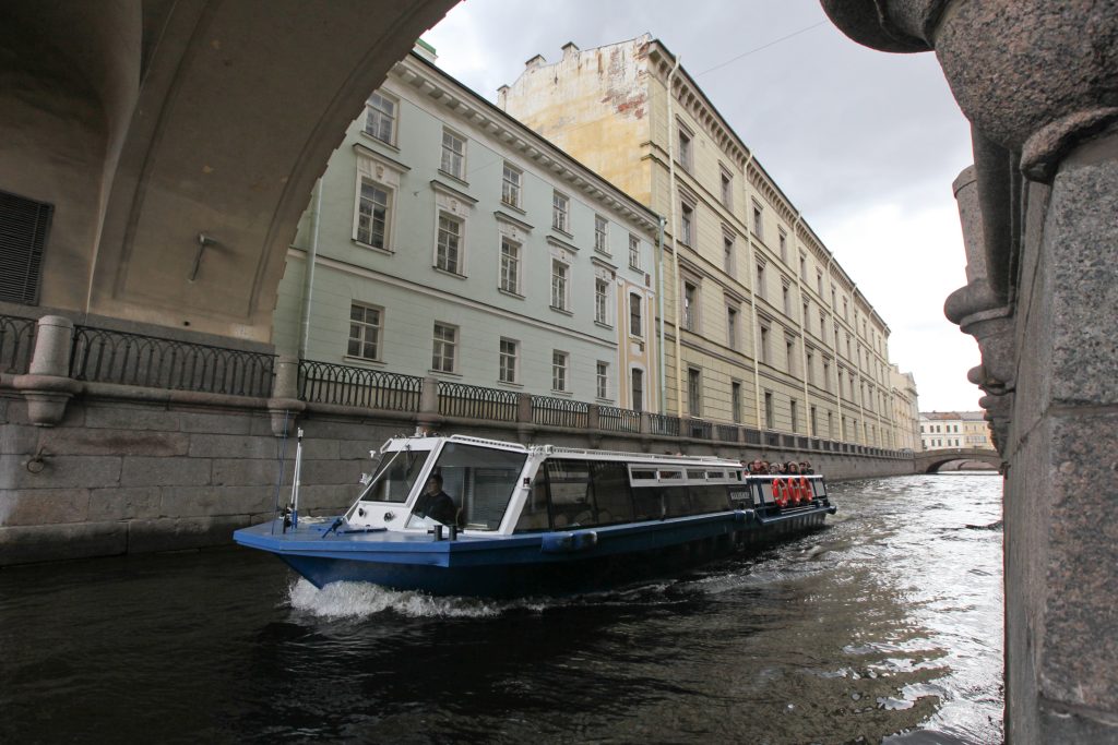 В Петербурге на прогулочные маршруты выпустят электрическое судно «Мойка 2.0»