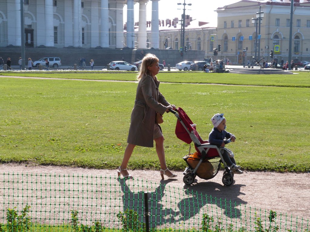 Льготные билеты в театр и спортивный клуб: что дает проект «Золотая пора» 45-летним петербуржцам