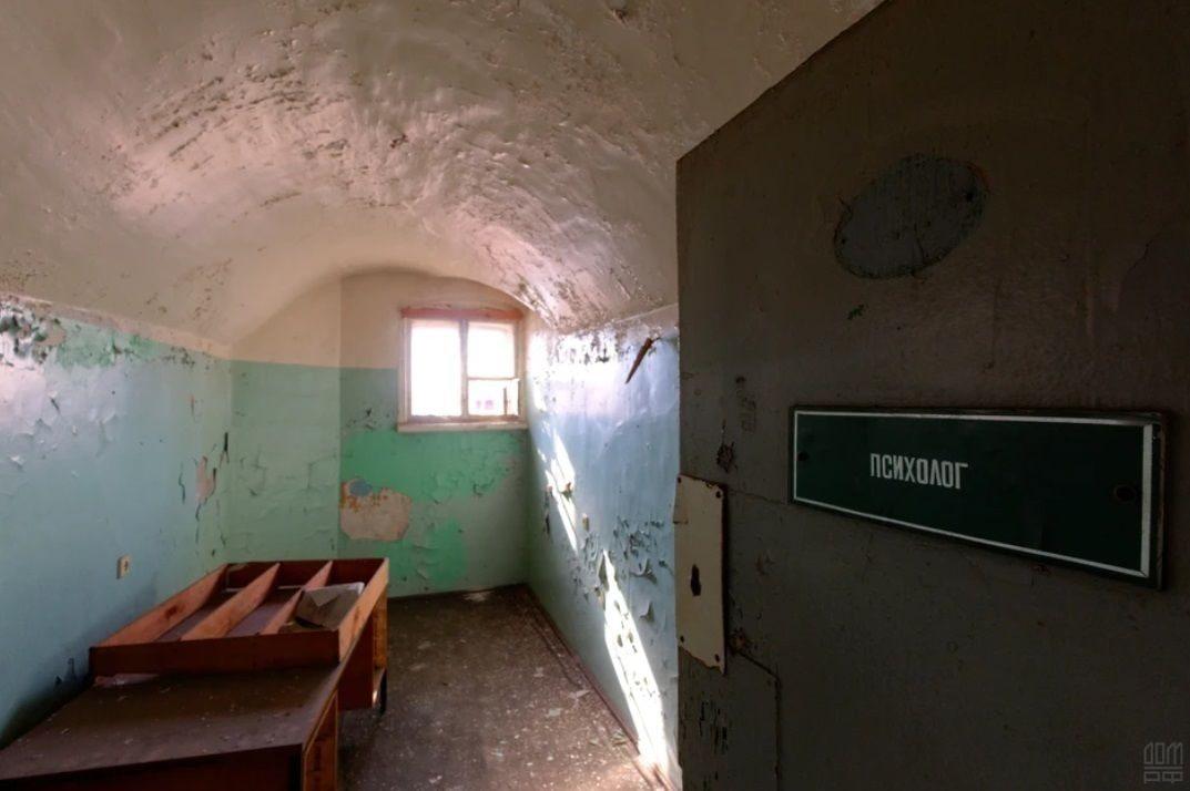 Петербуржцам показали исторические снимки опустевших «Крестов» перед продажей