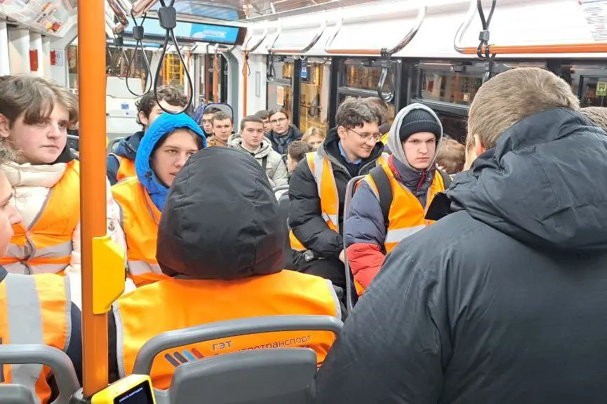Будущие сотрудники транспортной отрасли познакомились с технологиями в новых трамваях