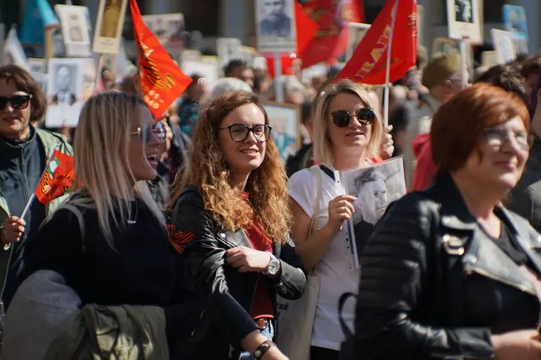 В Петербурге могут возобновить традиционное шествие «Бессмертного полка» в очном формате