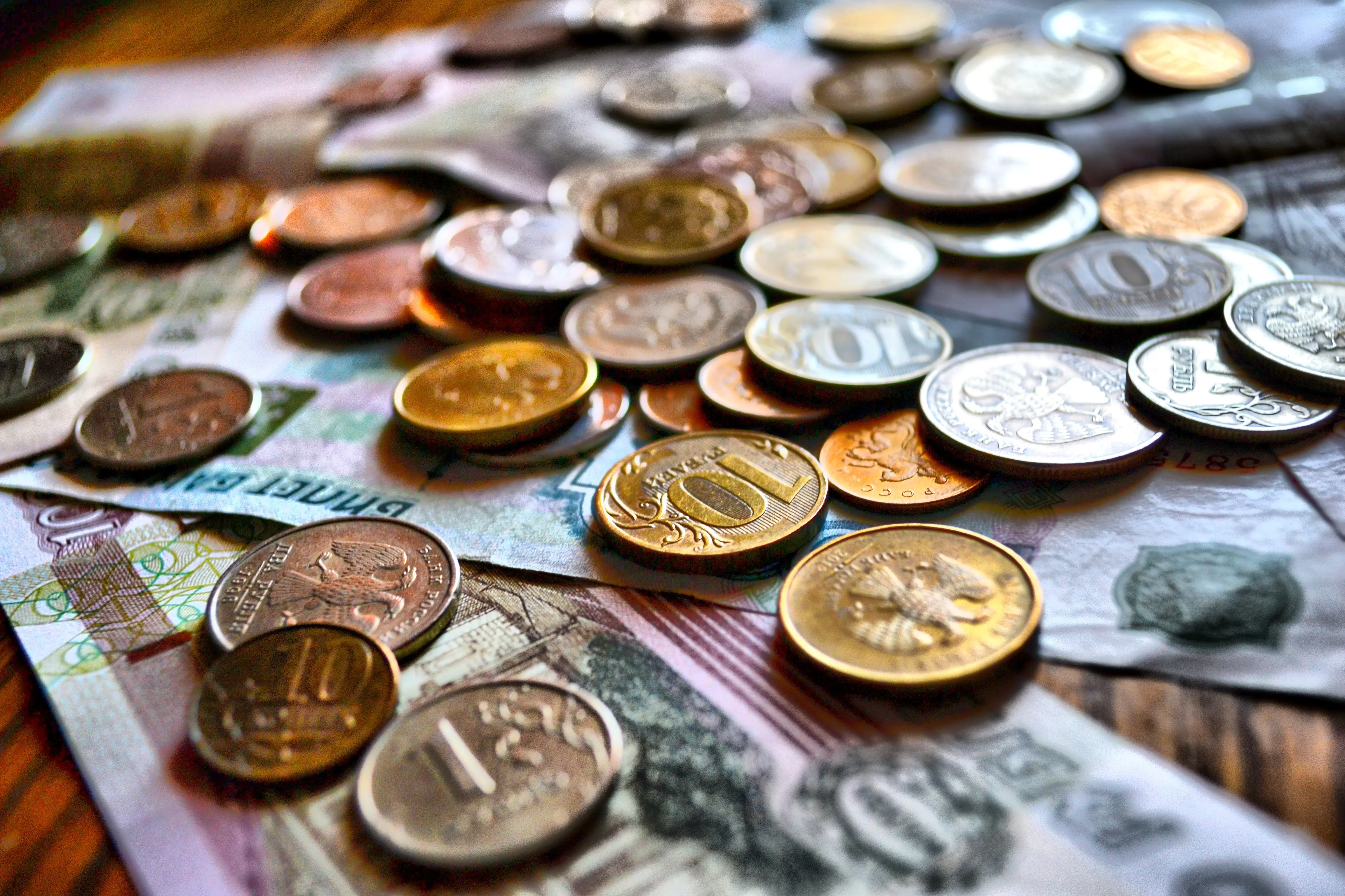 Какие выплаты положены работающим пенсионерам в 2025 году