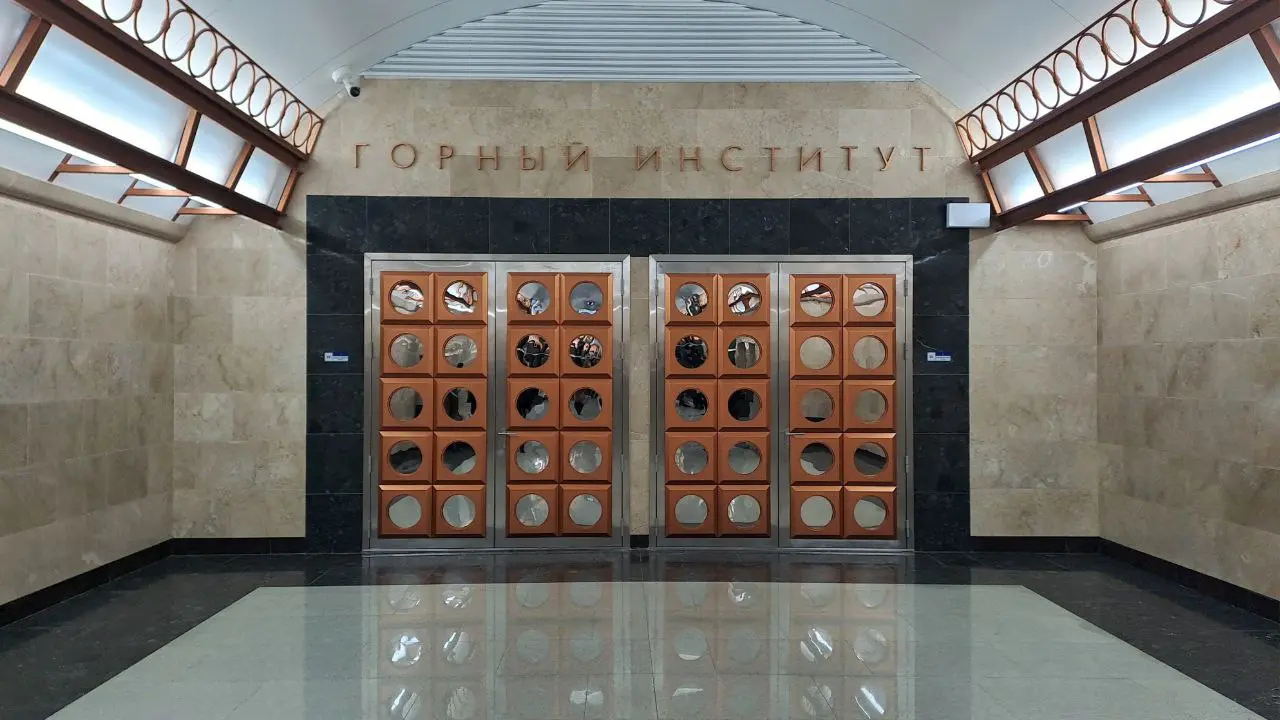 Новая станция «Горный институт» должна разгрузить другие «подземки»