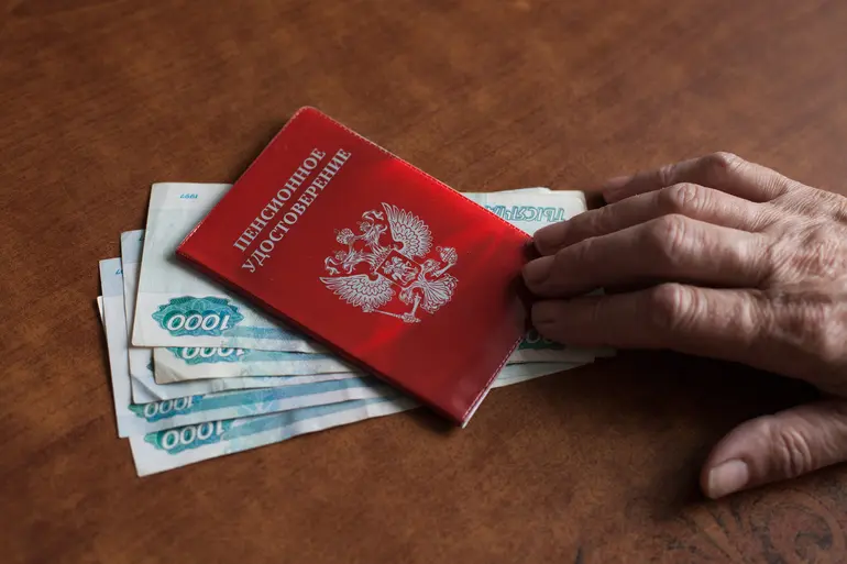 Весной у россиян вырастут страховые и социальные пенсии