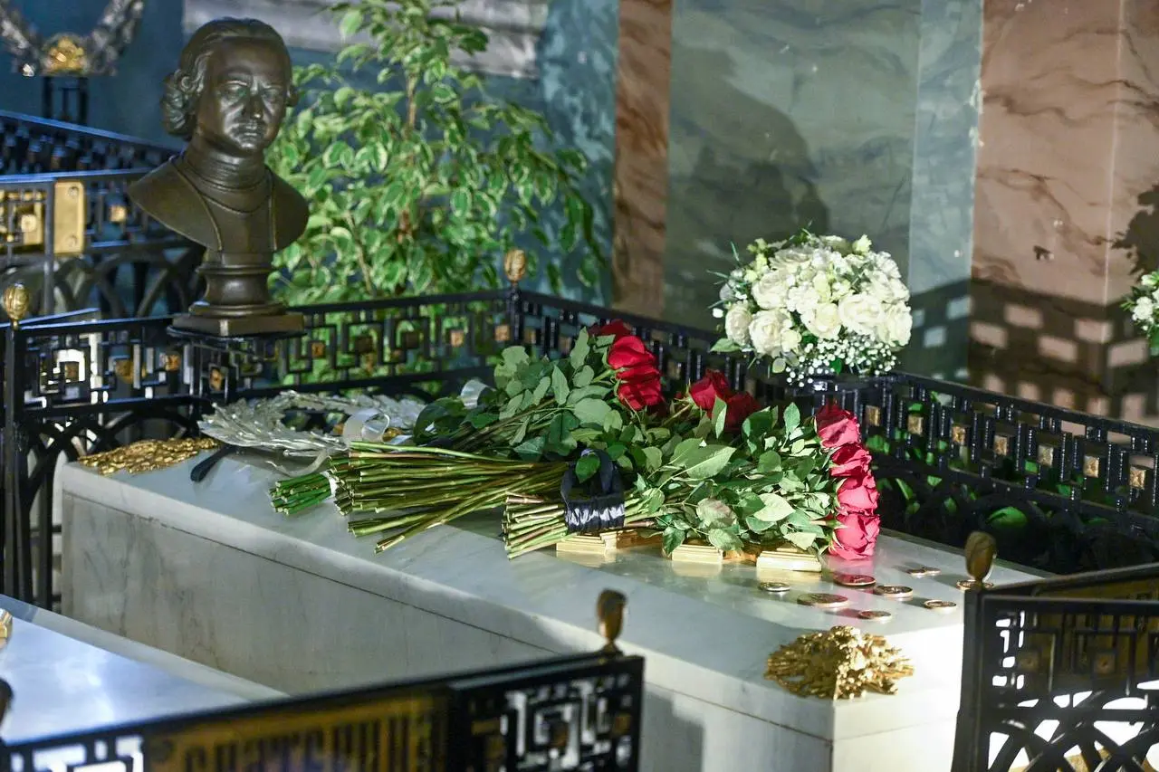 Панихида по Петру I прошла в Петропавловской крепости в честь 300-летия со дня его смерти