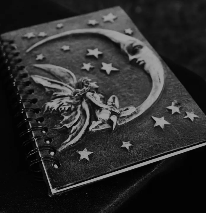 watch-black-and-white-mystical-journal-mystic-black-602424-pxhere.com