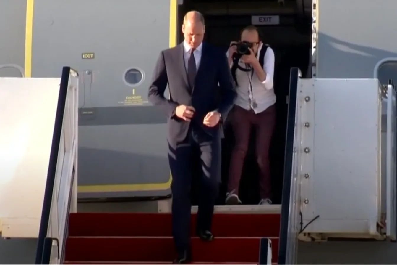 Король Карл III не включил фото Эндрю в семейную подборку поздравлений