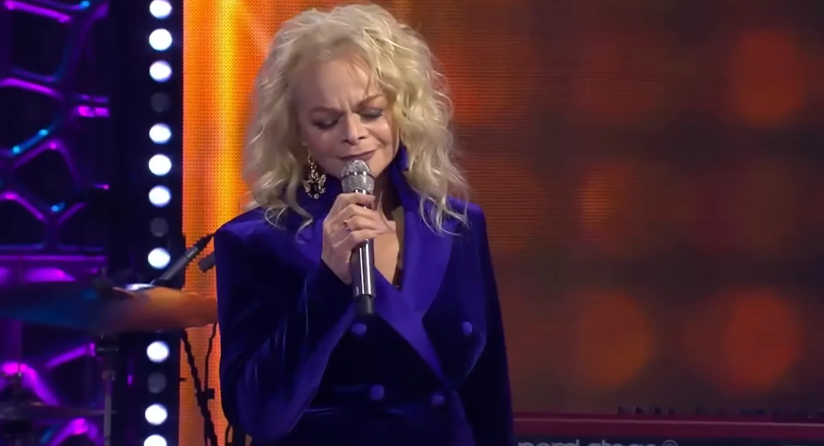 Критики высказались о бегстве петербуржцев из зала во время концерта Долиной