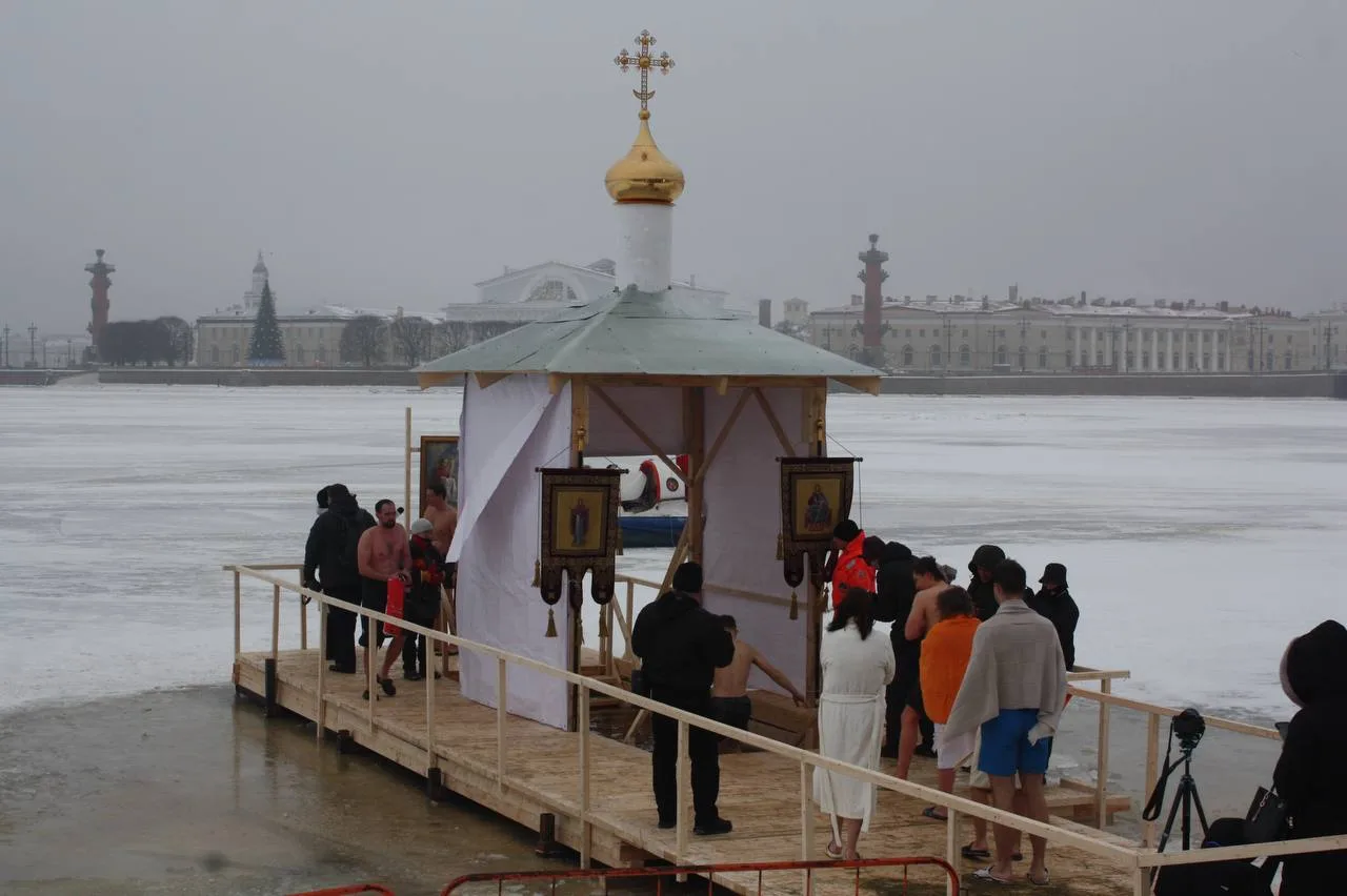 Крещенские купания прошли в Петербурге и Ленобласти