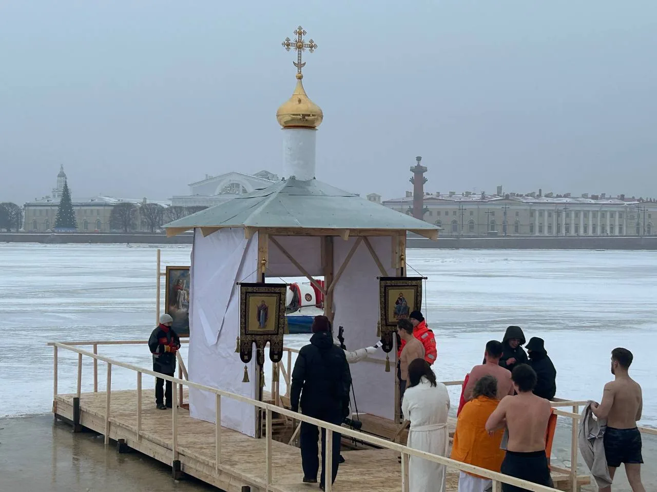 Крещенские купания прошли в Петербурге и Ленобласти