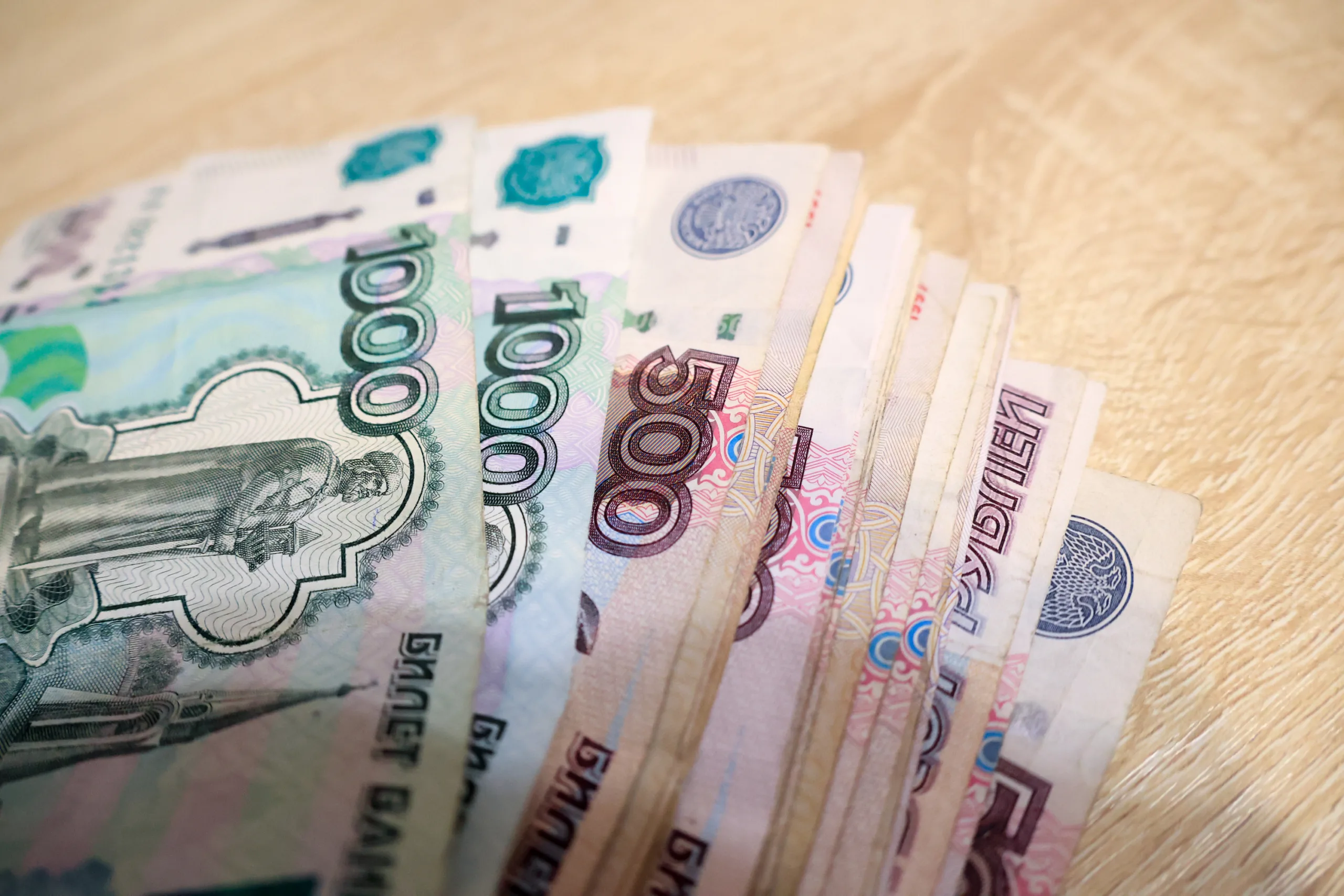 Слуцкий предложил предоставить пенсионерам юридическую защиту от аферистов