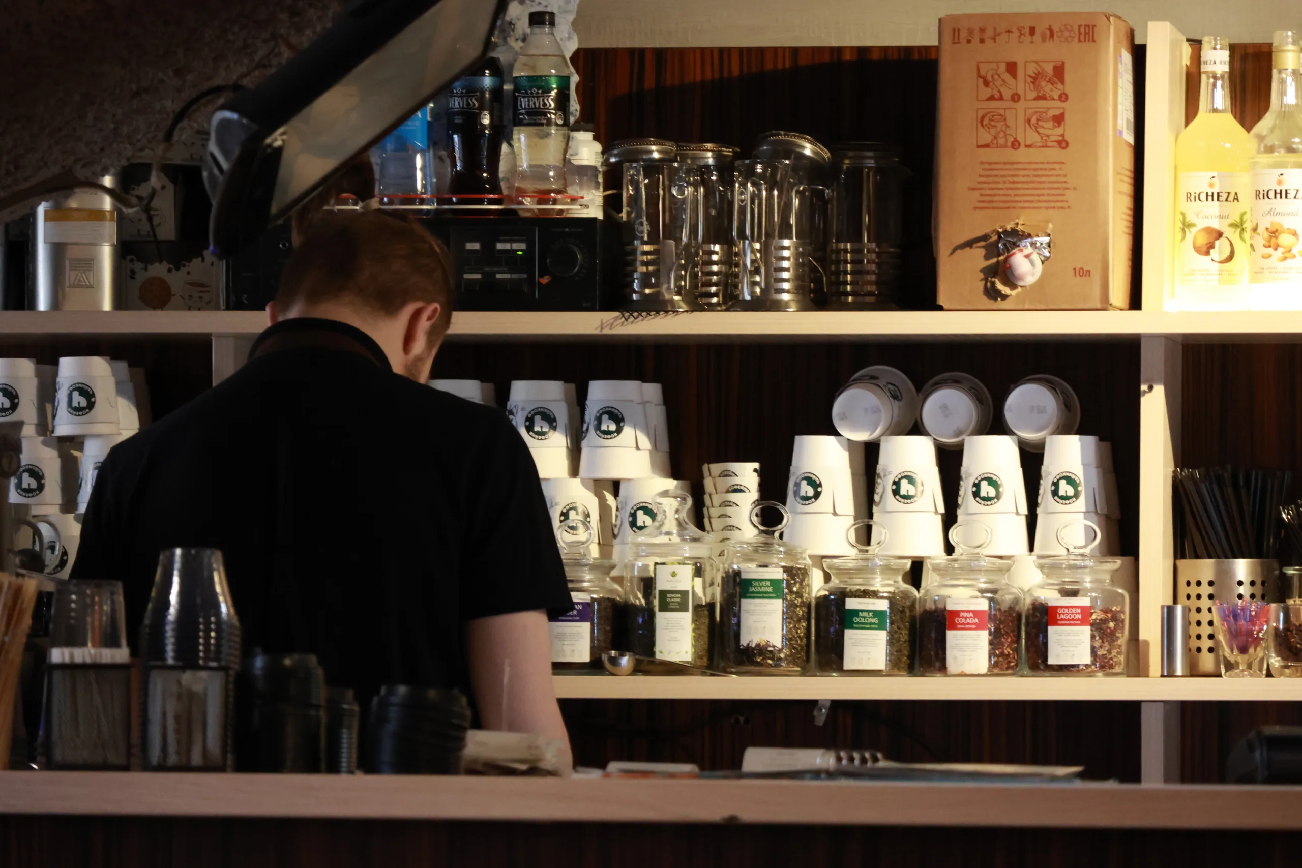 Толпа поклонников окружила Кейт Миддлтон во время прогулки