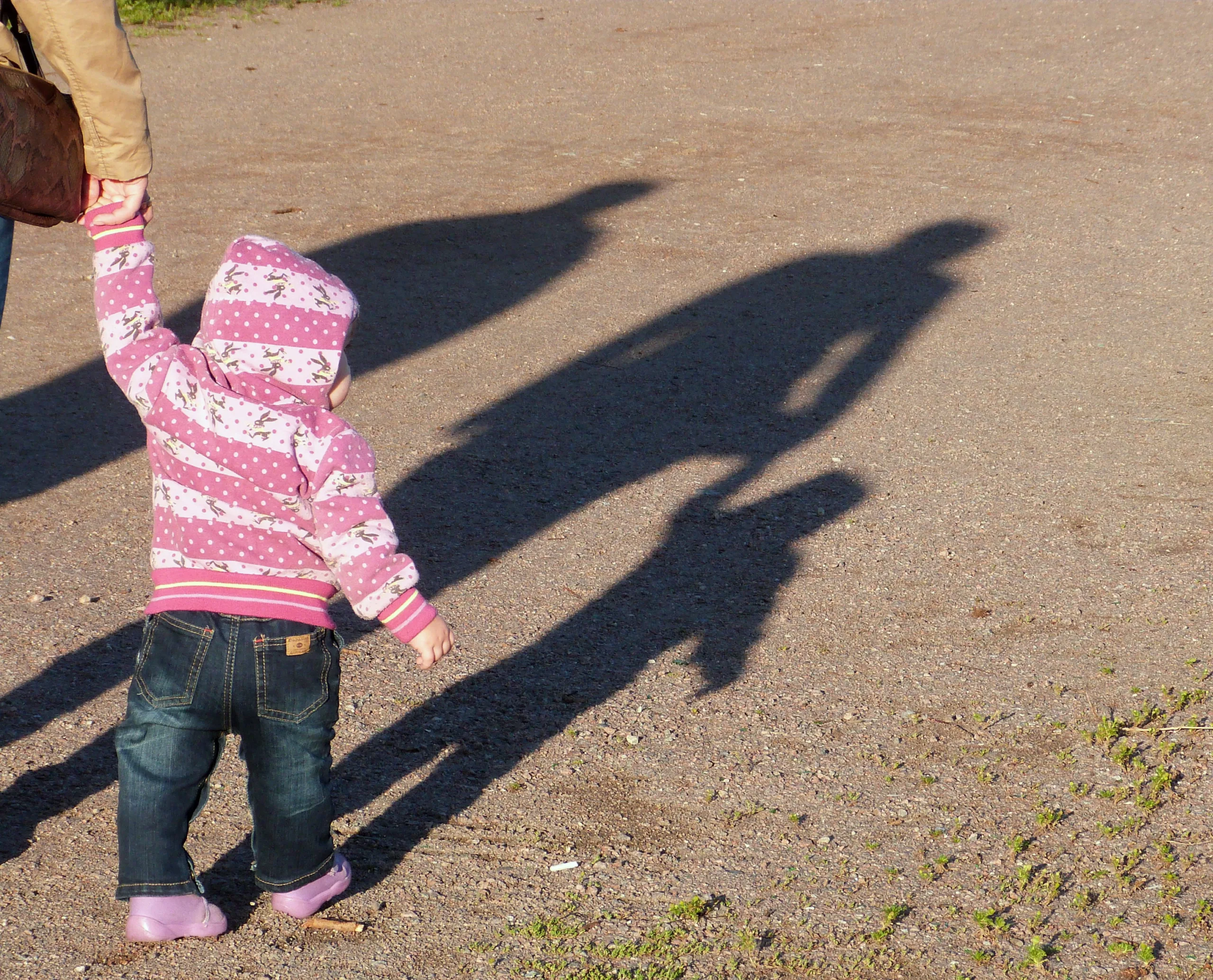 Психолог объяснила, почему поколение X и миллениалы спорят о воспитании детей