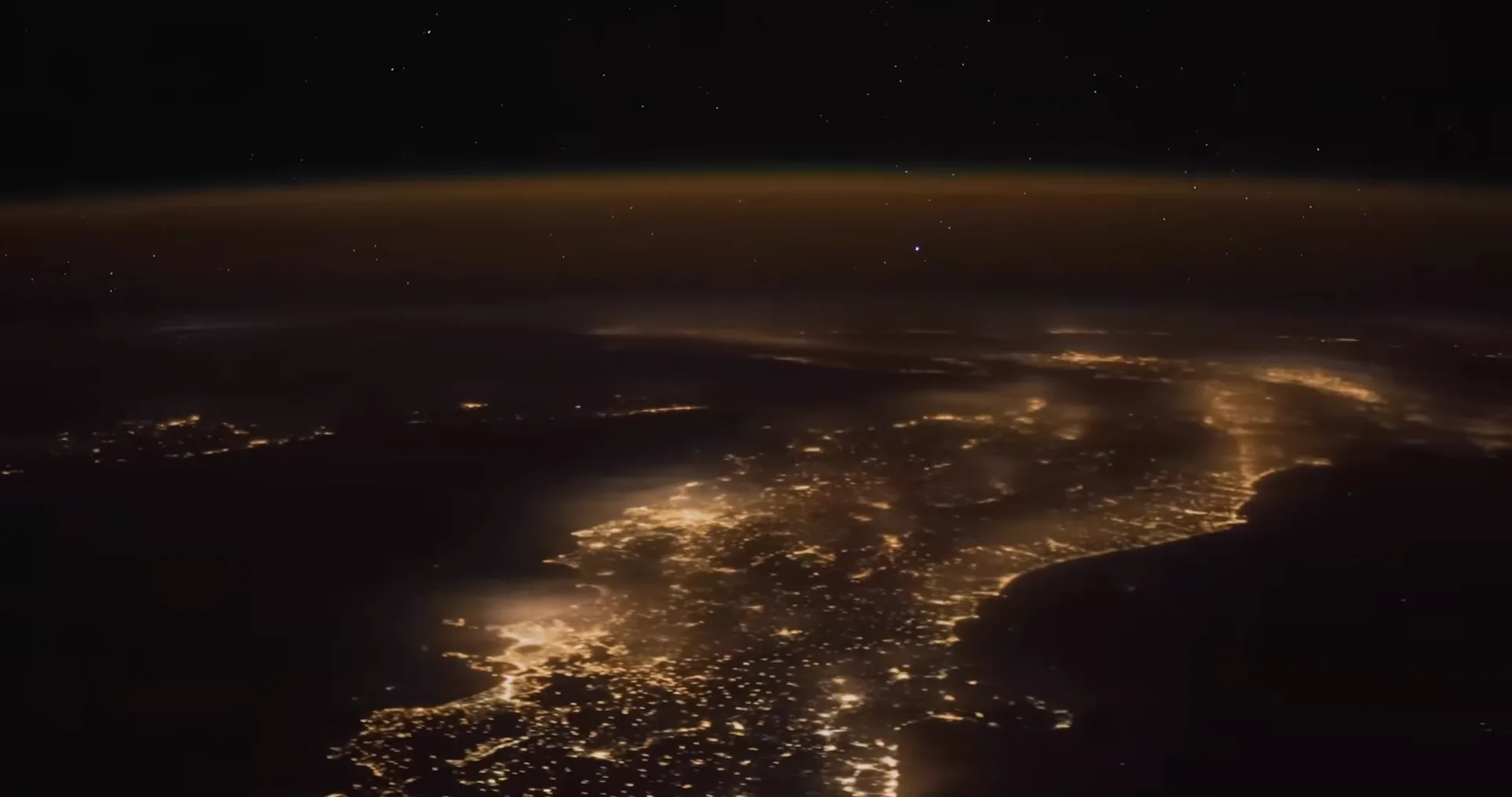 Ученые изучили хвост межзвездного гостя 3I/ATLAS на новом снимке с зонда