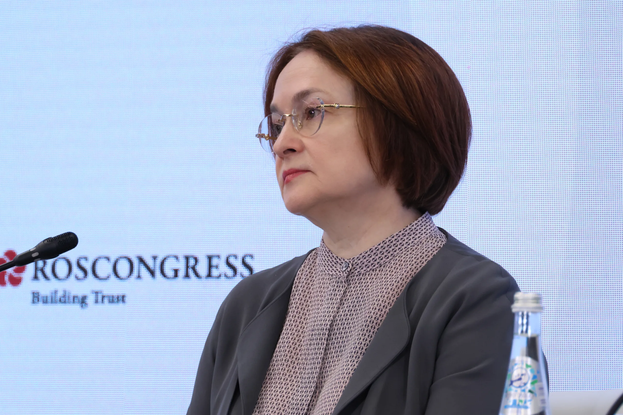 Жителям России рассказали о заморозке вкладов с мая 2026 года