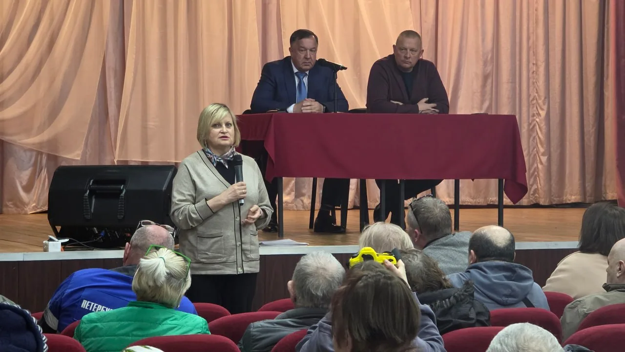 В Ивангороде на встрече с жителями обсудили вопросы теплоснабжения