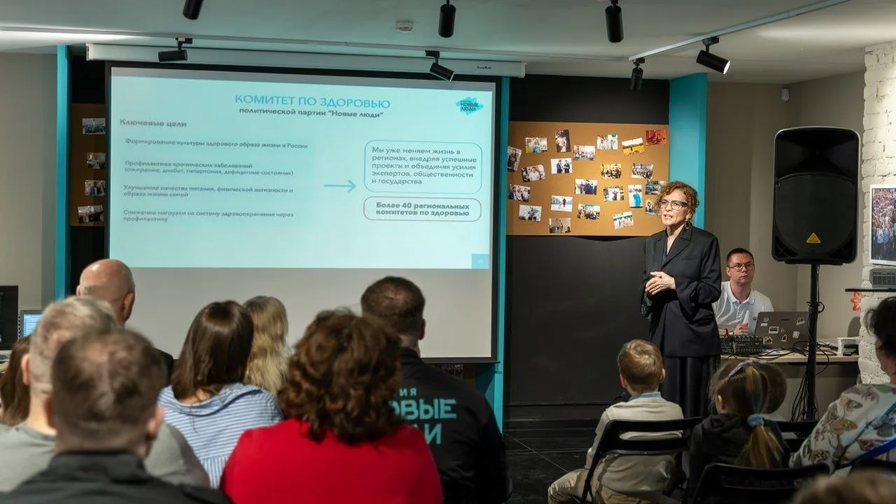 В Петербурге впервые партийные билеты «Новых людей» вручили целым семьям