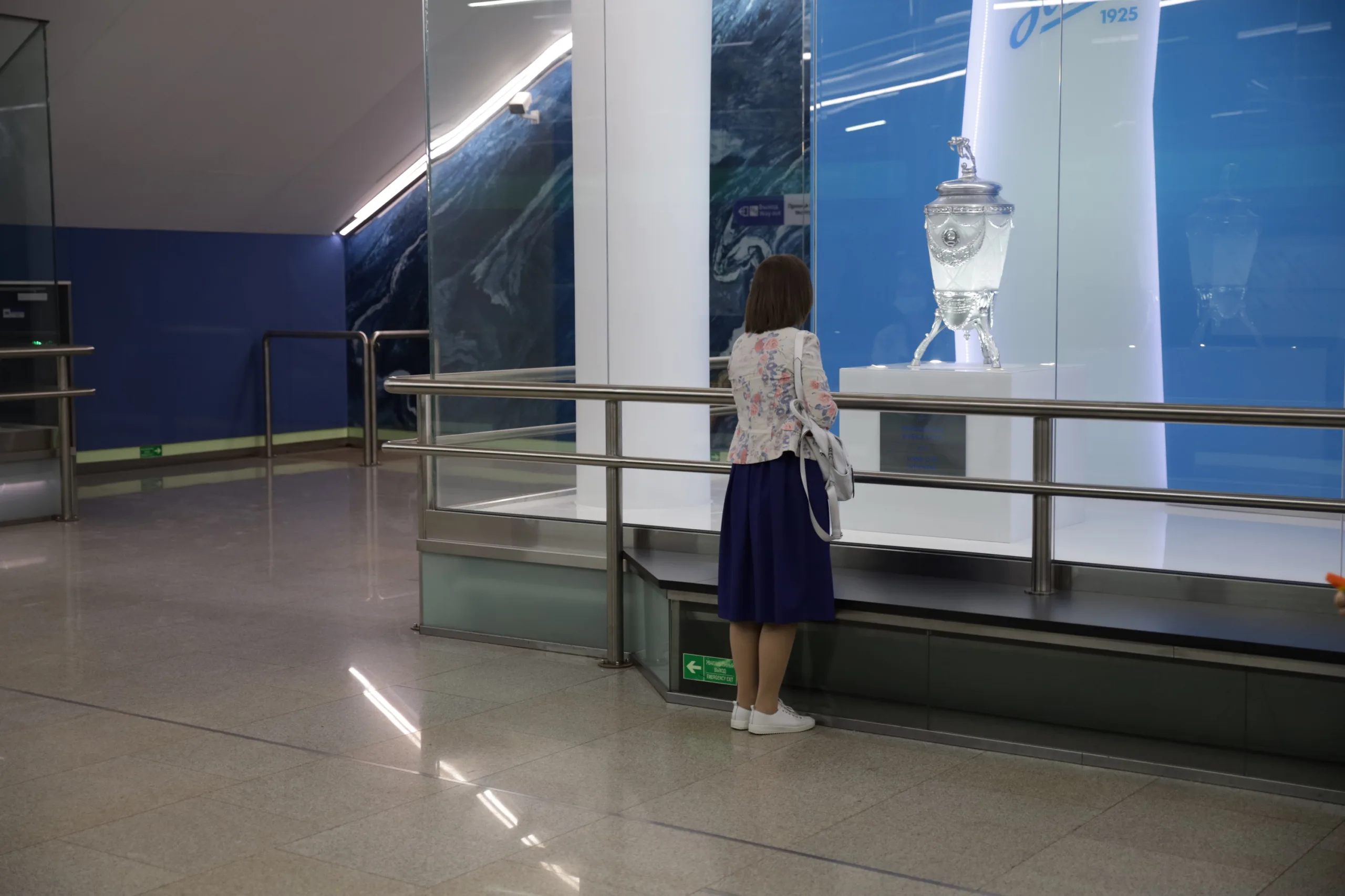 Почему метрополитен не хочет отпускать Смольный с новых станций?