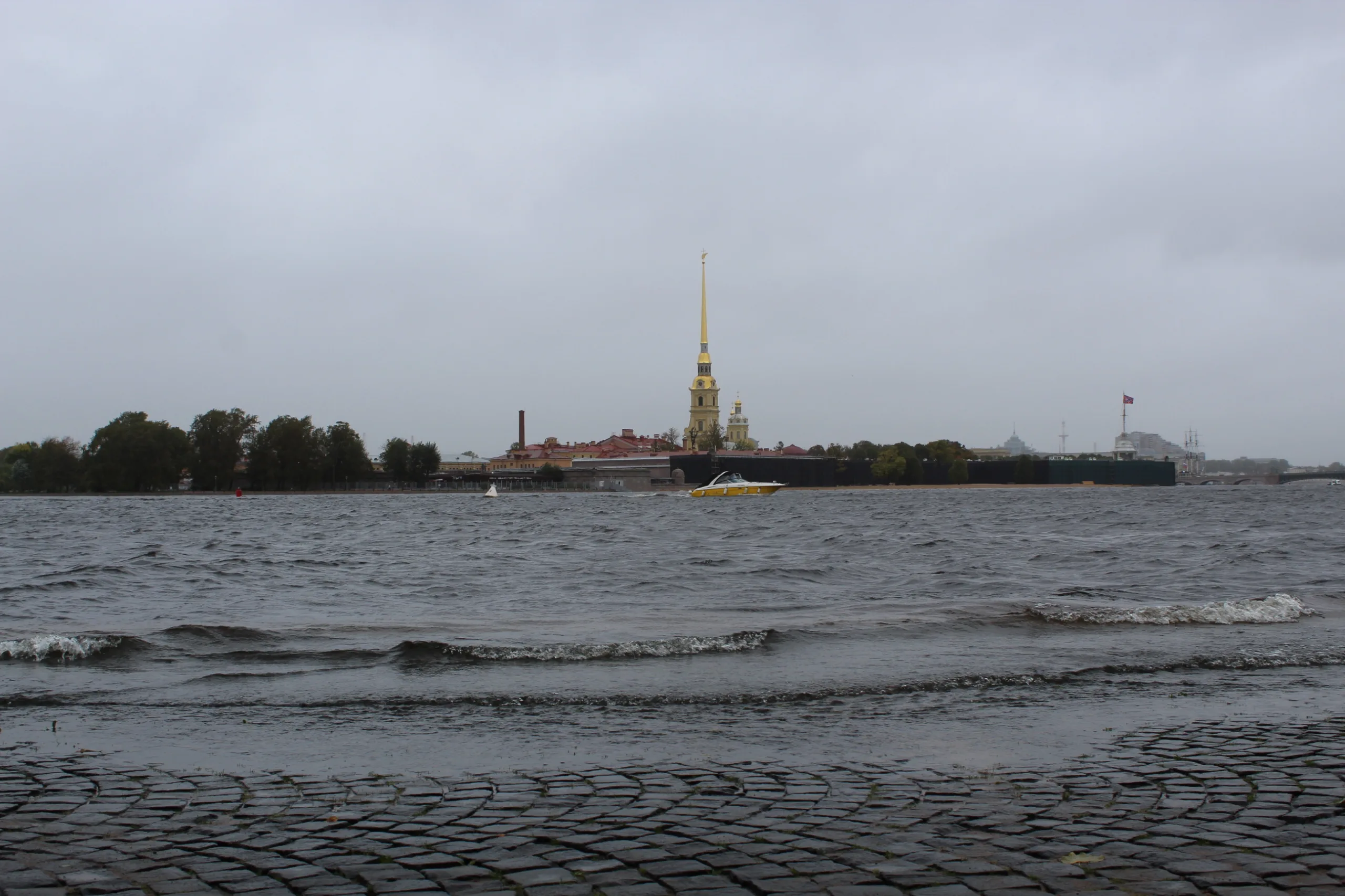 Грозит ли Петербургу такое же наводнение, как в Тюмени и выдержат ли набережные