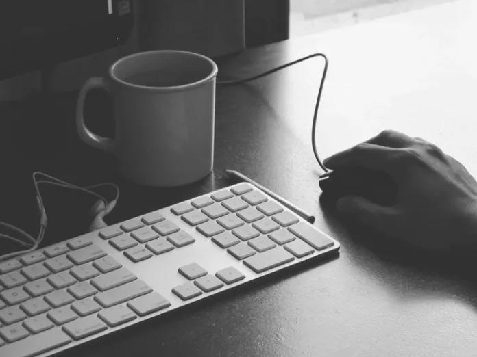 computer-writing-work-hand-working-black-and-white-245-pxhere.com