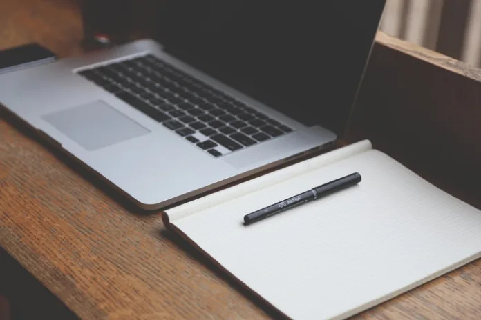 laptop-computer-writing-creative-technology-office-764684-pxhere.com