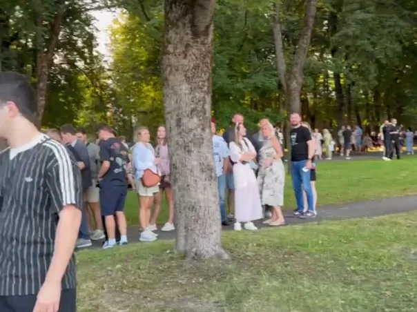 Как гуляли петербуржцы на концерте группы «Ленинград» в Пскове