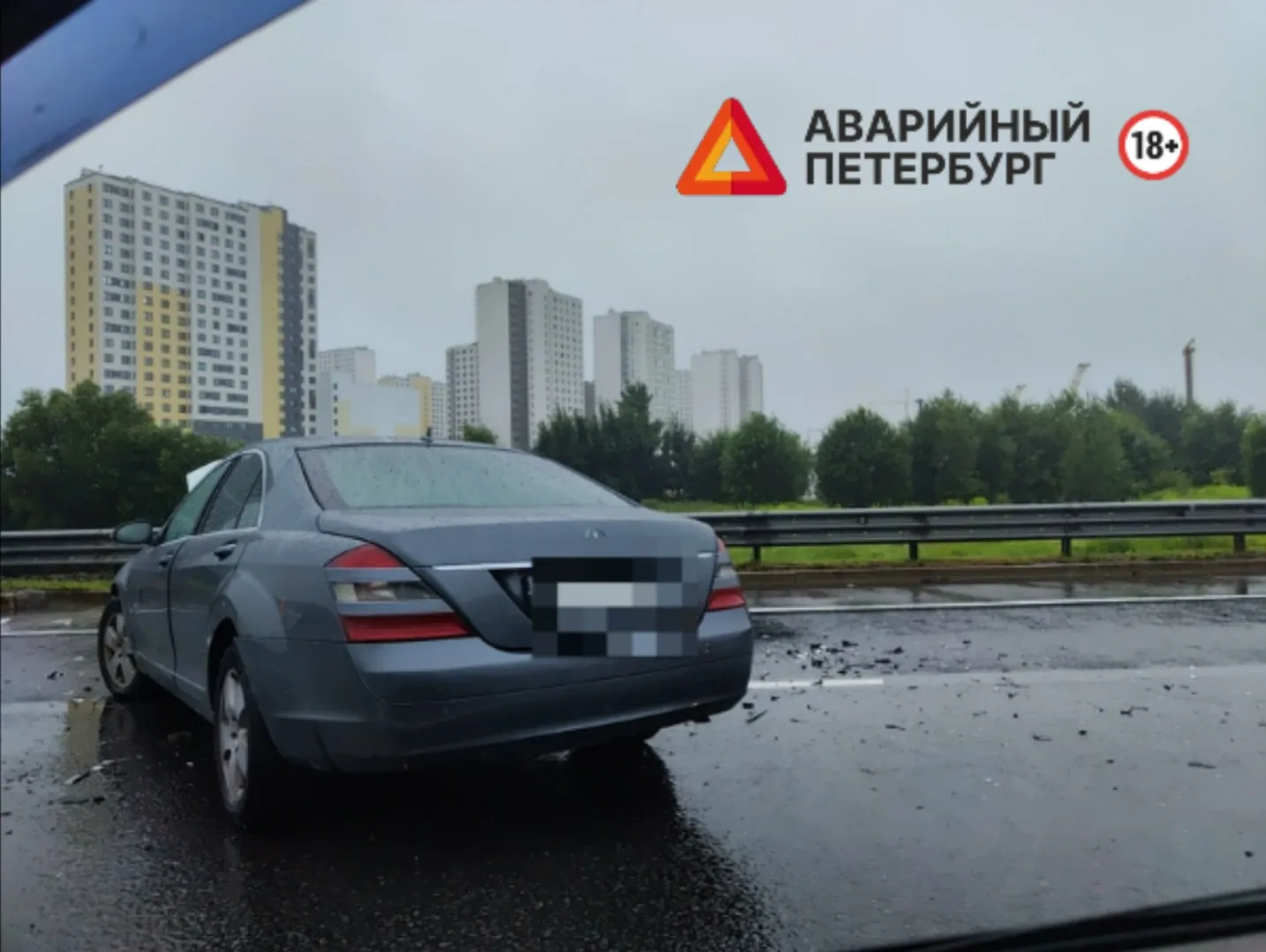 На КАД в Петербурге столкнулись два автомобиля