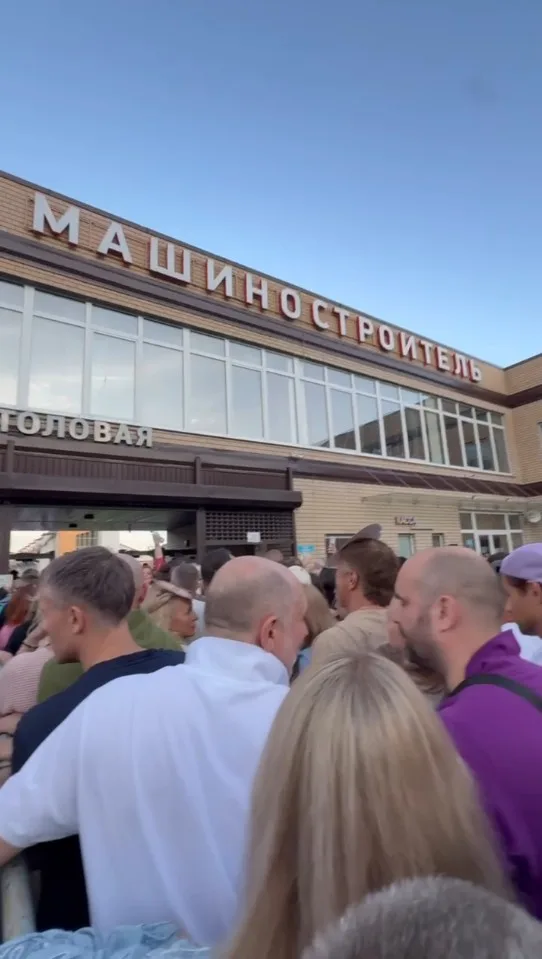 Как гуляли петербуржцы на концерте группы «Ленинград» в Пскове