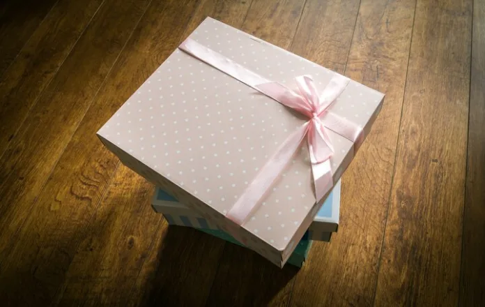 wood-floor-gift-color-shopping-colorful-382107-pxhere.com