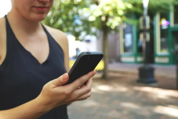 computer_smartphone_mobile_hand_screen_person_764666_pxhere_com