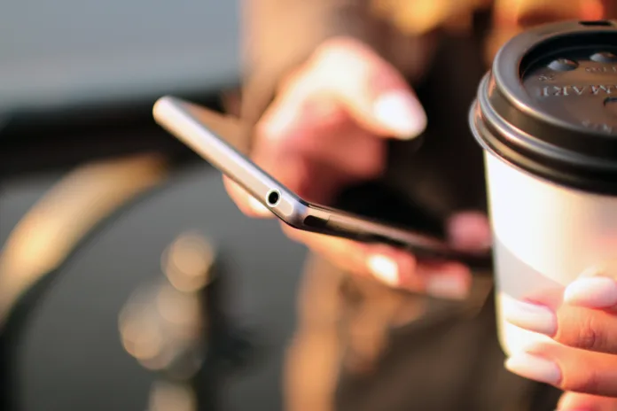 smartphone_mobile_writing_hand_coffee_technology_745657_pxhere_com