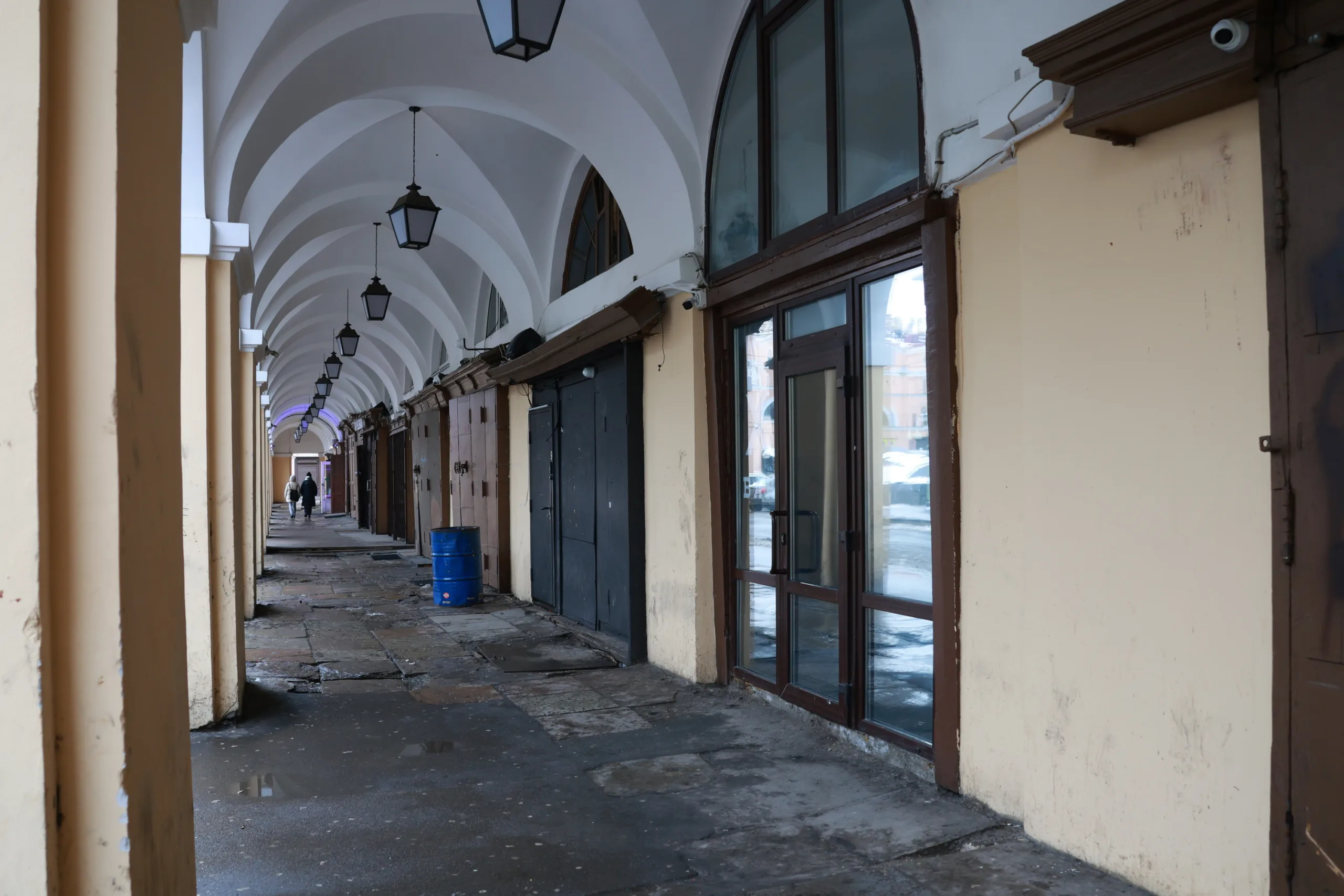 Алкоковоркинг не взлетит: Петербург устал обсуждать «наливайки»