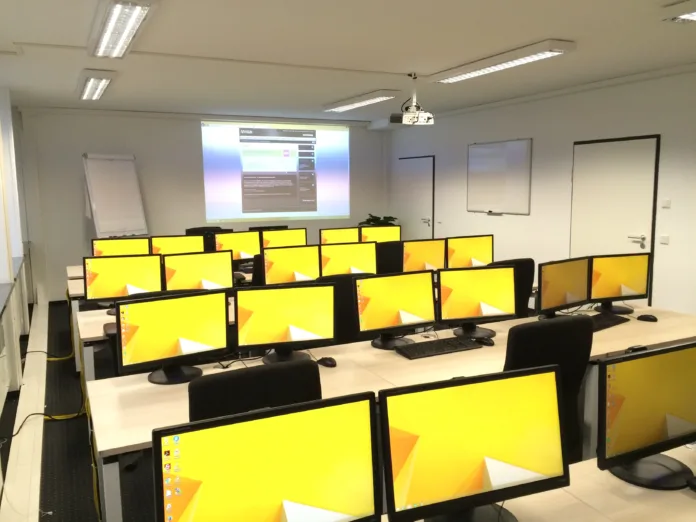 auditorium-office-furniture-room-education-classroom-1052264-pxhere.com